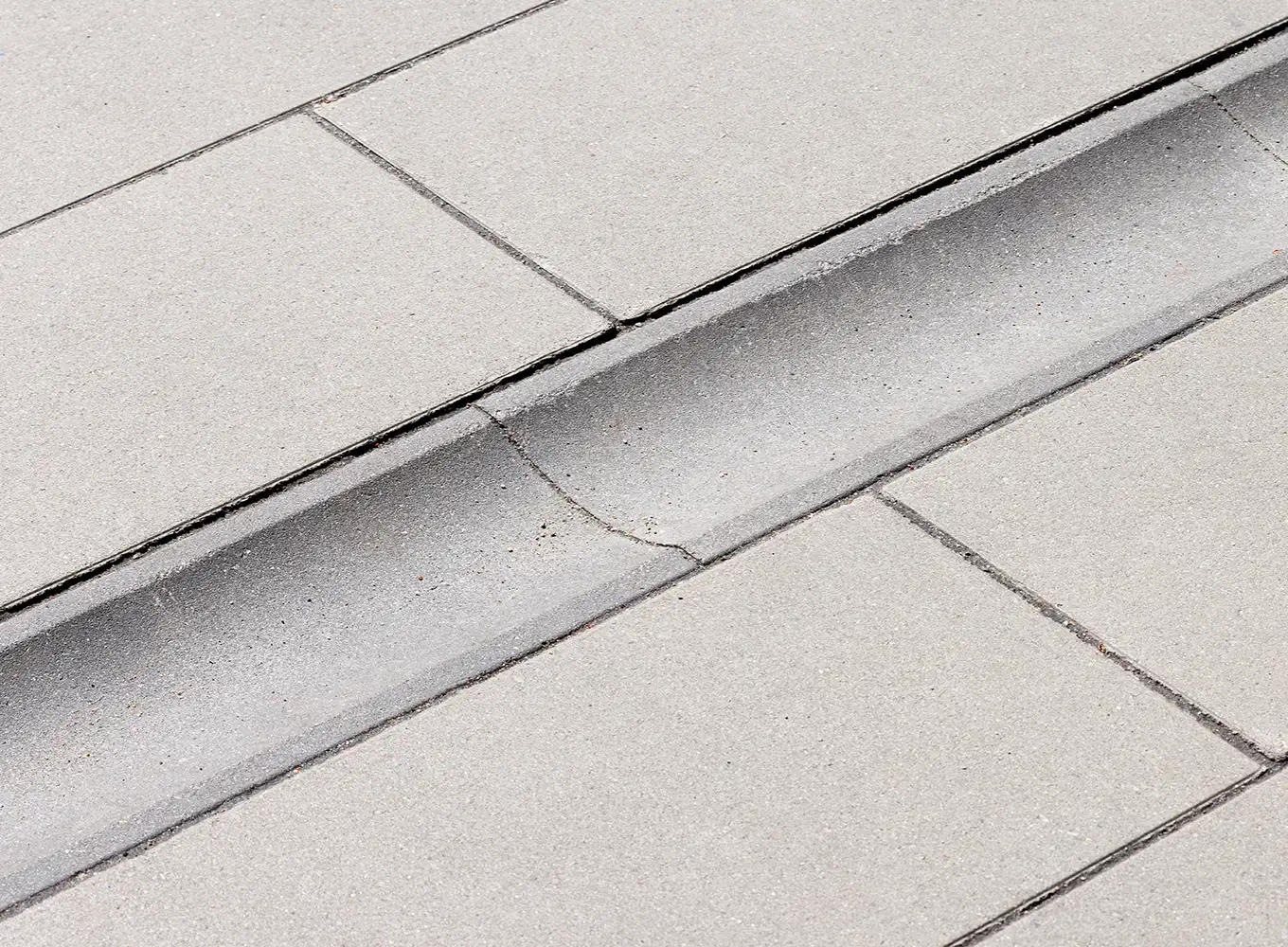 Armstrong Flatwork - Columbia IL - Concrete Gutters